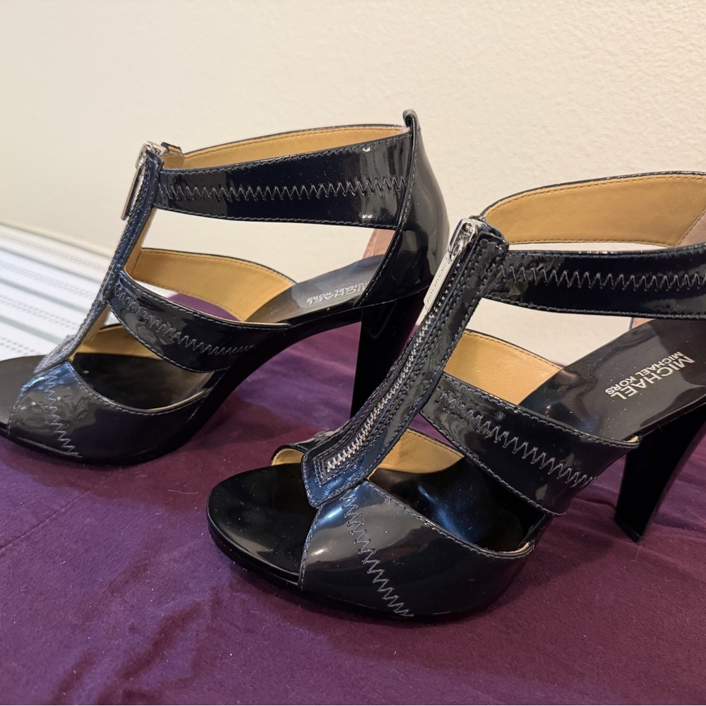 Michael Kors Navy Patent Leather Zip-Front Women's Heels - Size 7 - Picture 4 of 8